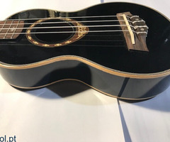 Ukulele novo com acabamento de luxo