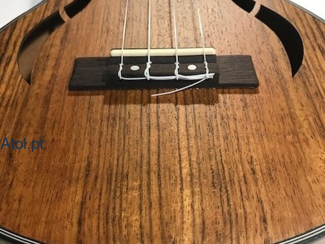 3 UKULELE - Em Caixa Novos