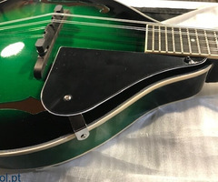 Bandolim novo em Caixa de origem