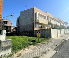 Terreno com 168m2, para moradia em banda, situado na Fonte Cova, Braga