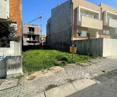 Terreno com 168m2, para moradia em banda, situado na Fonte Cova, Braga