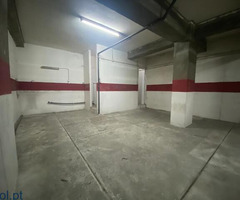 Arrendamento- Imóvel, com 600m2, situado em Maximinos, Braga